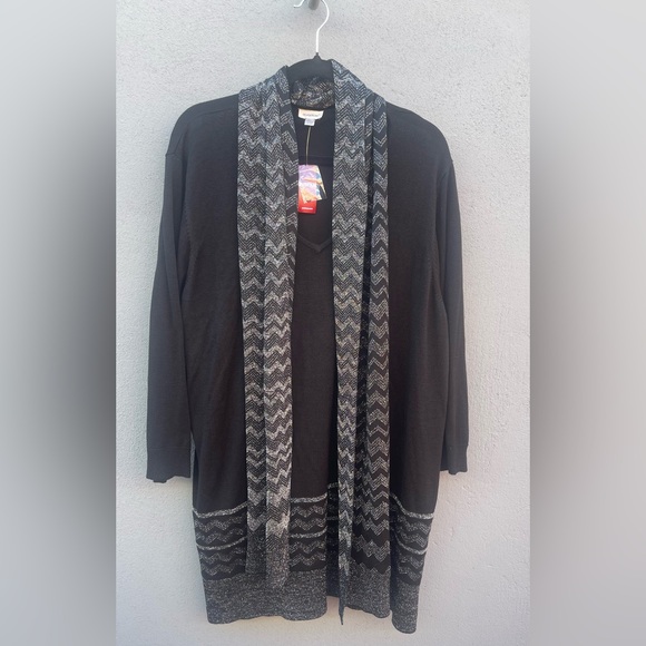 Stylish Black and Gray Women's Sweater - Picture 2 of 9